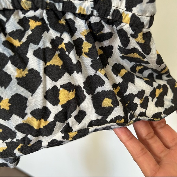 Banana Republic Leopard Print Puffed Sleeve Peplum Top Size Medium GUC - Picture 3 of 9